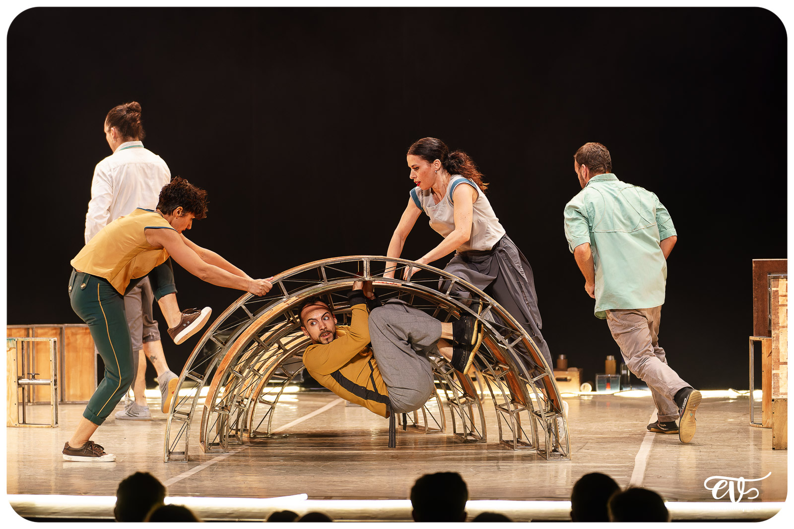 ESENCIAL (VAIVEN CIRCO)